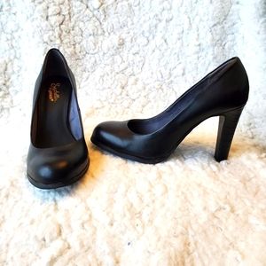 EUC Seychelles leather high heel shoes